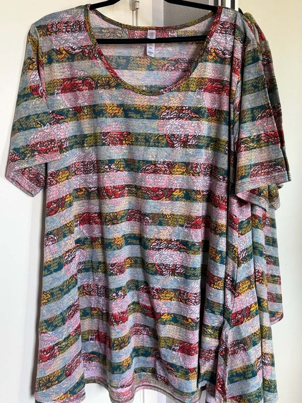 LuLaRoe Perfect T Size 3XL Floral Striped Short Sleeve Tunic Top